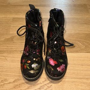 Steve Madden floral combat boot, size 1